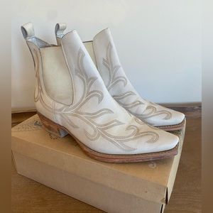 Free People Wayward Booties in Bone (Off-white) Size 8 (38.5)